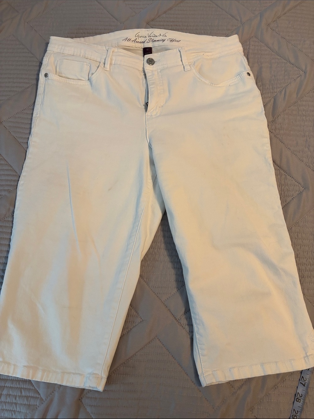 Gloria Vanderbilt “All Around Slimming Effect” White Women’s Capri Pants